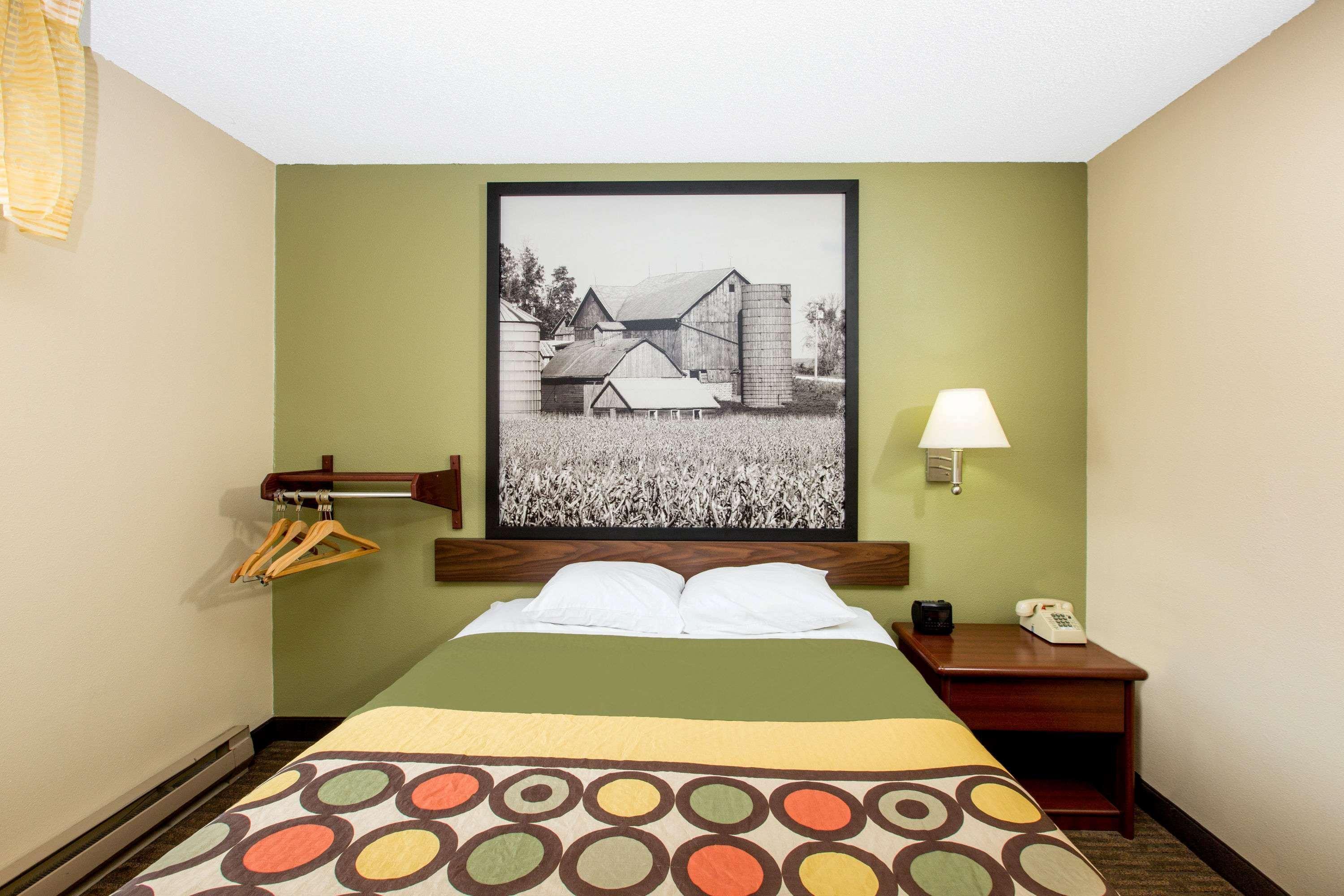 Hotel Super 8 By Wyndham Fairmont Exteriér fotografie